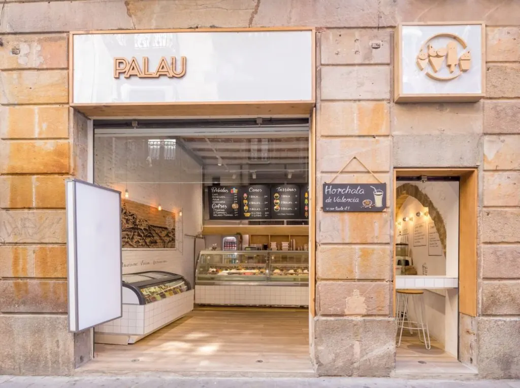 Nueva fachada de Gelateria La Palau tras la renovación del 2º aniversario