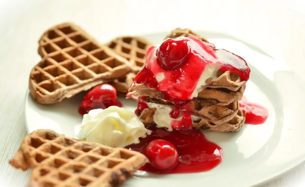 Cómo hacer helado de cereza casero (con y sin heladera)