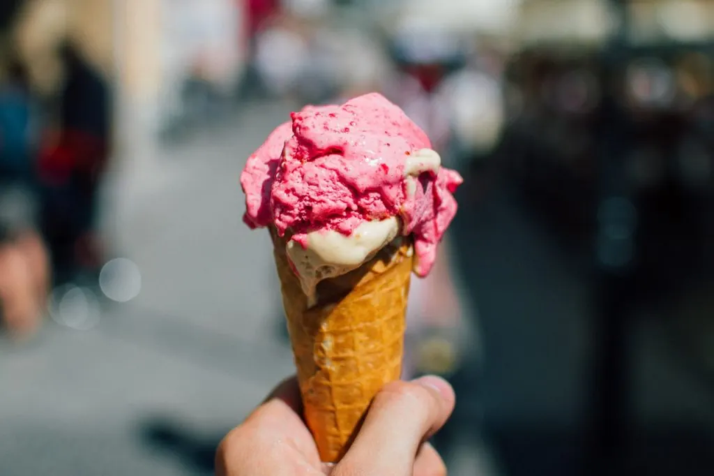 Cómo servir helados correctamente: técnica, temperatura y presentación