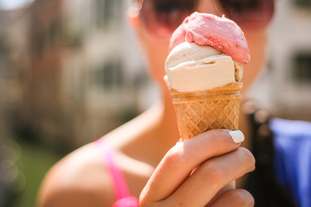 helado servido de manera correcta para que no se caiga
